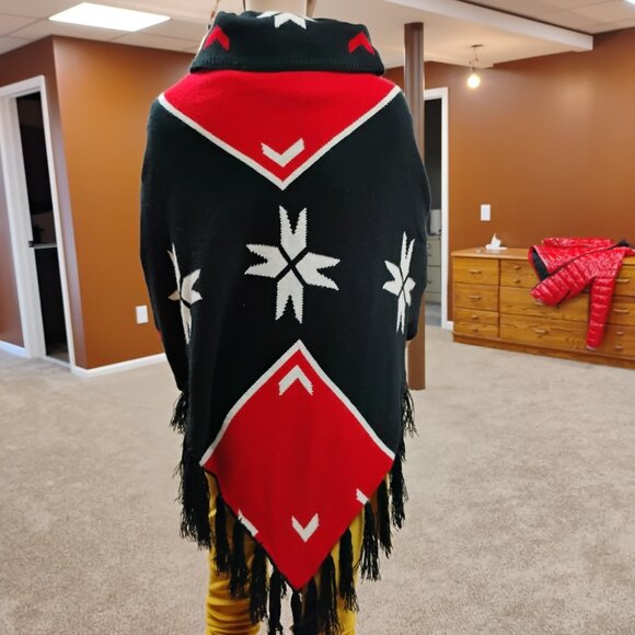 Selfie Couture Southwestern Knit Fringe Poncho | M/L | Statement Sweater - Picture 3 of 8